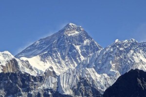 Mt._Everest_from_Gokyo_Ri_November_5,_2012