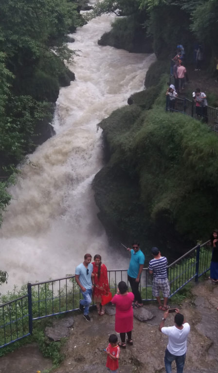 पोखरा छोरेपाटनस्थित पर्यटकीयस्थल पातले छाँगो । छाँगो हेर्नका लागि यस ठाउँमा दैनिक स्वदेशी तथा विदेशी पर्यटक आउने गरेका छन । तस्बिरः हरि वास्तोला, पोखरा, रासस
