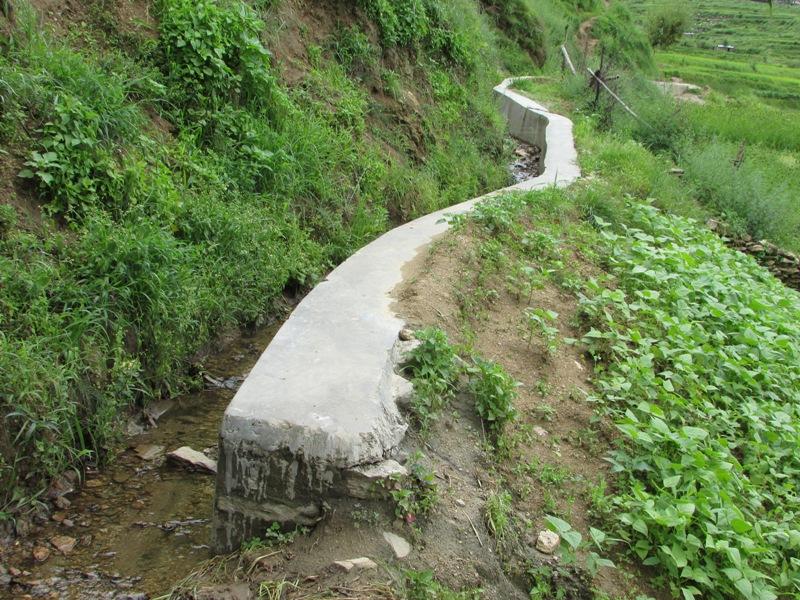 तलिउम ज्यूलोमा निर्माण गरिएको सिंचाई कुलो । तस्बिर : डिवी वुढा 