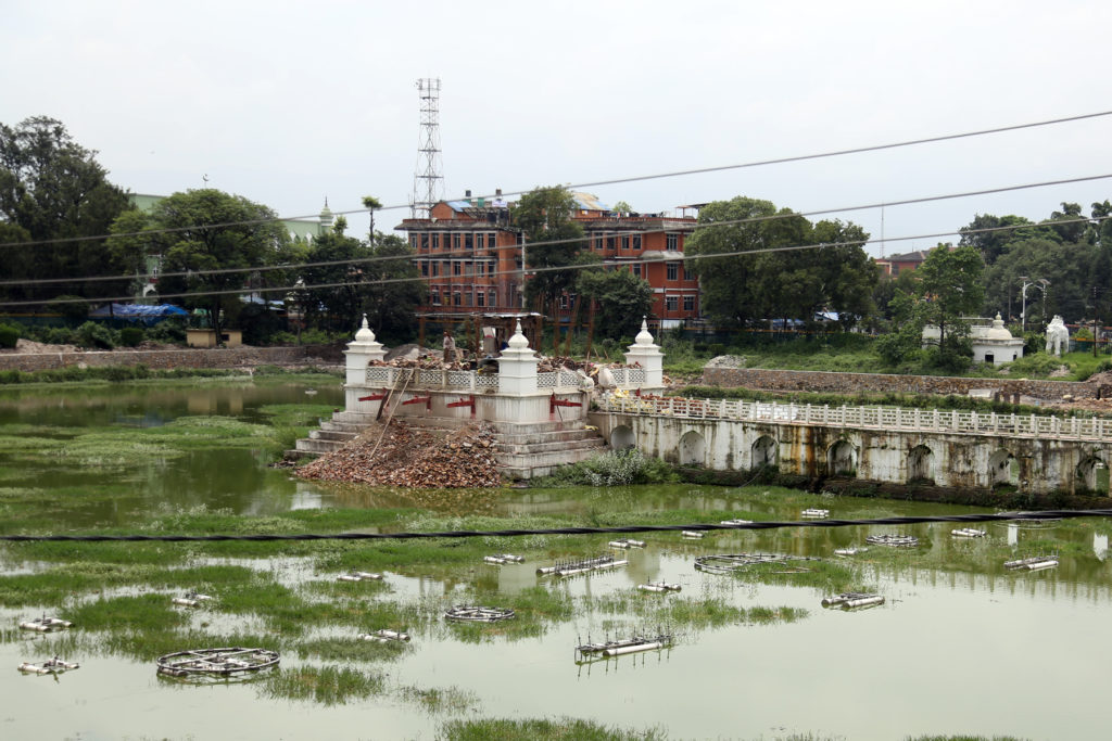 काठमाडौँको केन्द्रमा रहेको भूकम्पले क्षतिग्रस्त रानीपोखरी पुनःनिर्माण गरिँदै । तस्बिरः रोशन सापकोटा, रासस