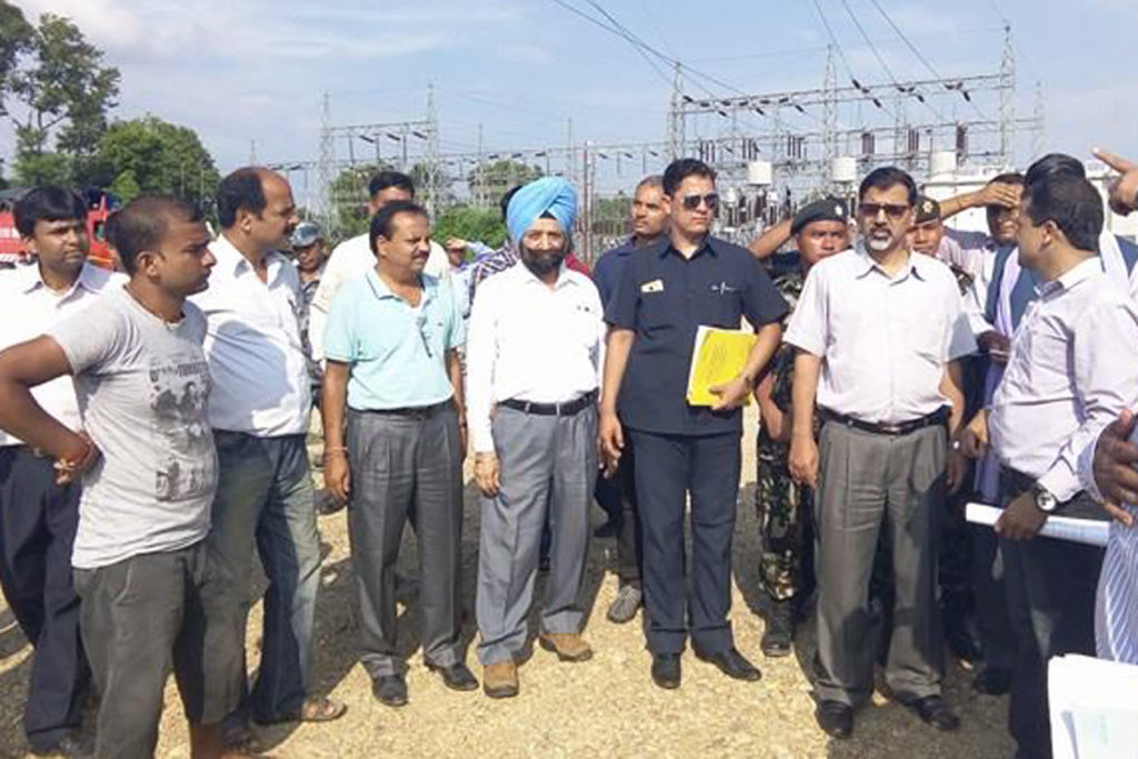 ऊर्जा मन्त्री जनार्दन शर्मा महोत्तरीको ढल्केबरमा निर्माणाधिन नेपाल विद्युत प्राधिकरणको सवस्टेशनको स्थलगत अनुगमन गर्दै । तस्बिरः रमेश लम्साल, रासस