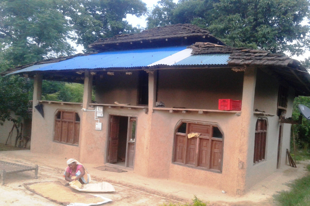 कञ्चनपुरको कालागौंडीका राना थारु समुदायको परम्परागत घर । तस्बिरः राजेन्द्रप्रसाद पनेरु, कञ्चनपुर, रासस