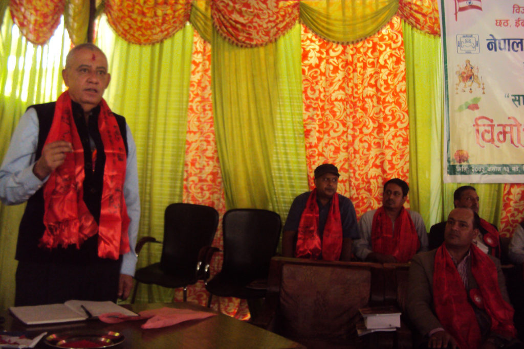नेपाली काँग्रेसका महामन्त्री डा. शशाङक कोइराला नेपाल खानेपानी संस्थान कर्मचारी सङघद्वारा दसैँ, दीपावलीलगायत पर्वका अवसरमा बिहीबार आयोजित कार्यक्रममा बोल्दै । तस्बिर: कृष्णराज गौतम, रासस