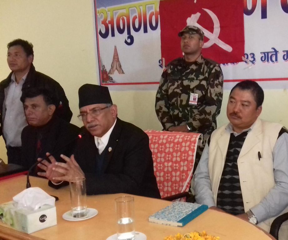 प्रधानमन्त्री पुष्पकमल दाहाल खोटाङको दिक्तेलमा मङगलबार आयोजना गरिएको पार्टी कार्यकर्ता भेटघाट कार्यक्रममा मन्तव्य व्यक्त गर्दै । तस्बिरः केदार मगर, खोटाङ, रासस