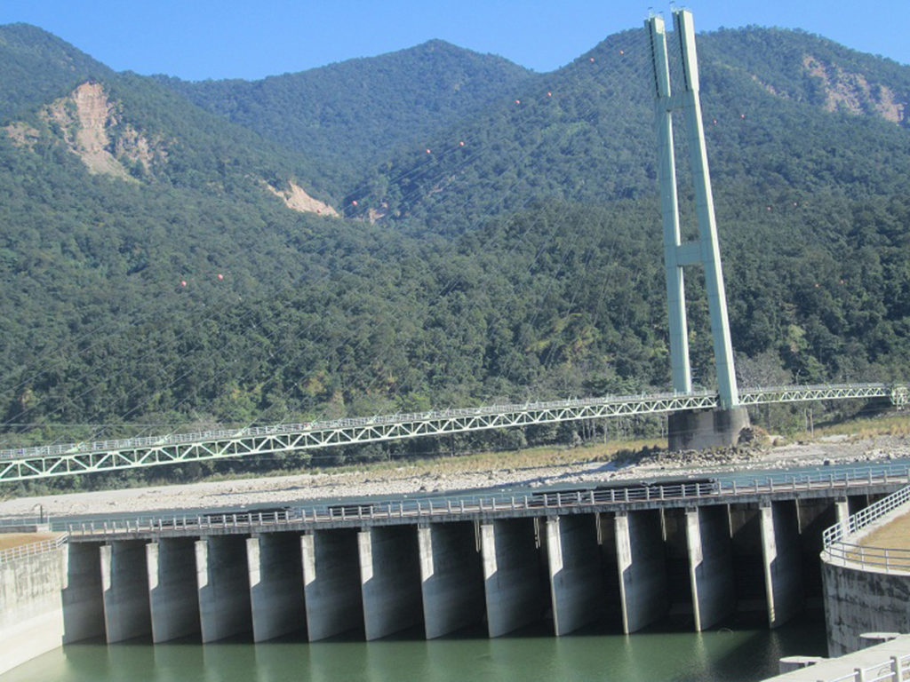 कैलालीको चिसापानीमा निर्माणधीन रानी जमरा कुलरिया सिँचाइ आयोजनाको निर्माण पुरा भएको मुहान । राष्ट्रिय गौरवको यो योजना निर्माणपछि कैलाली जिल्लाको करिब २० हजार हेक्टरमा सिँचाइ सुविधा पुग्नेछ । तस्बिर: सिद्धराज भट्ट, रासस