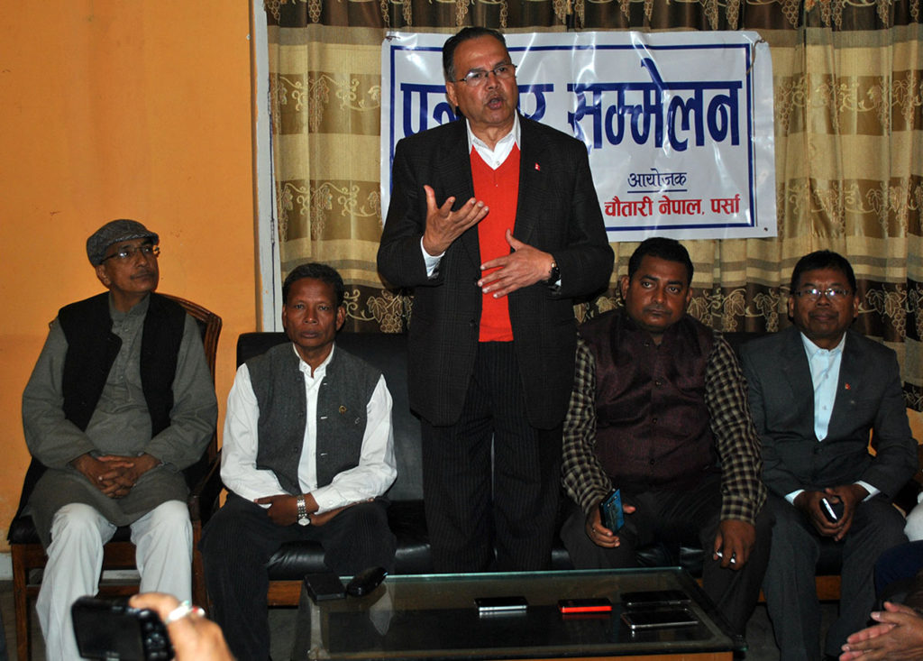 पूर्व प्रधानमन्त्री झलनाथ खनाल शनिबार प्रेस चौतारी नेपाल पर्साले वीरगन्जमा आयोजना गरेको पत्रकार सम्मेलनलाई सम्बोधन गर्दै । तस्बिरः विजयकुमार महतो,पर्सा, रासस